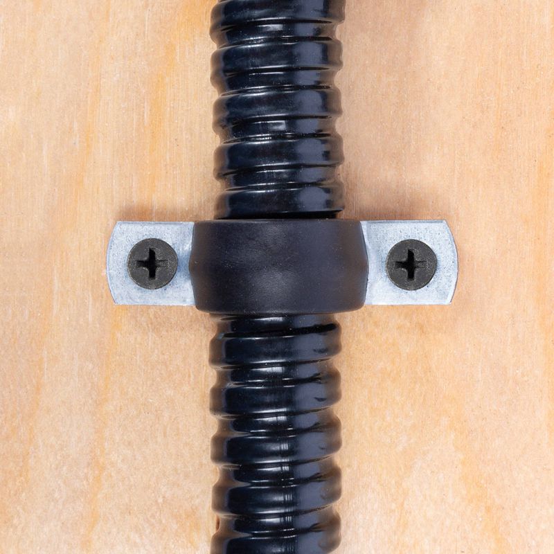 Скоба крепежная двухлапковая СМД-П d16-17мм метал. с полимер. покрытием (уп.100шт) Fortisflex 62981