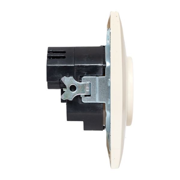 Розетка 1-м СП Валенсия 16А IP20 с заземл. защ. шторки с 2-мя заряд. устройствами USB 2.1А крем. PROxima EKF EWR16-028-20-2USB