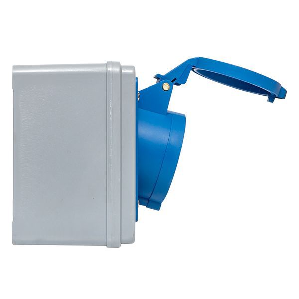 Розетка с блокировкой и выключателем 1423 2Р+РЕ 32А 220В IP44 EKF (ps-1423-32-220)