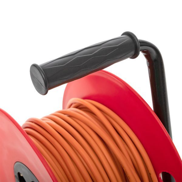 Удлинитель на катушке Атлант 2.0 4 гнезда 30м без заземления ПВС 2x0.75 6А/1.3кВт PROxima (UKA02-06-275-4-30)