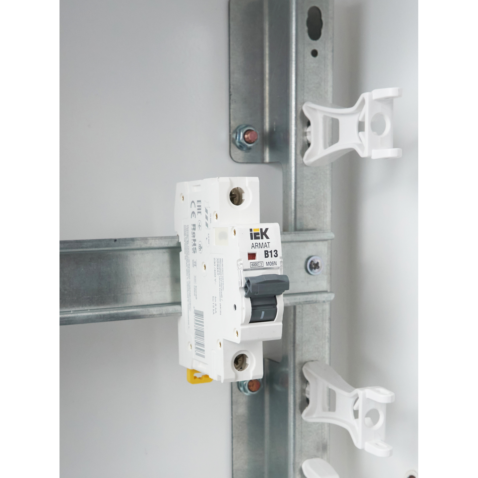 ARMAT Автоматический выключатель M06N 1P B 13А IEK