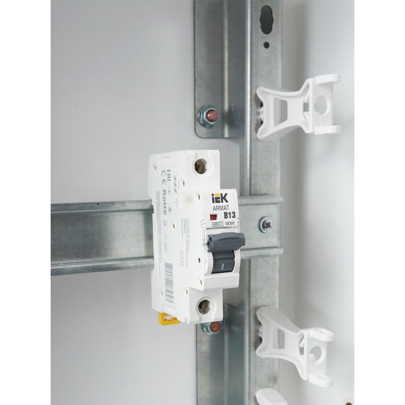 ARMAT Автоматический выключатель M06N 1P B 13А IEK