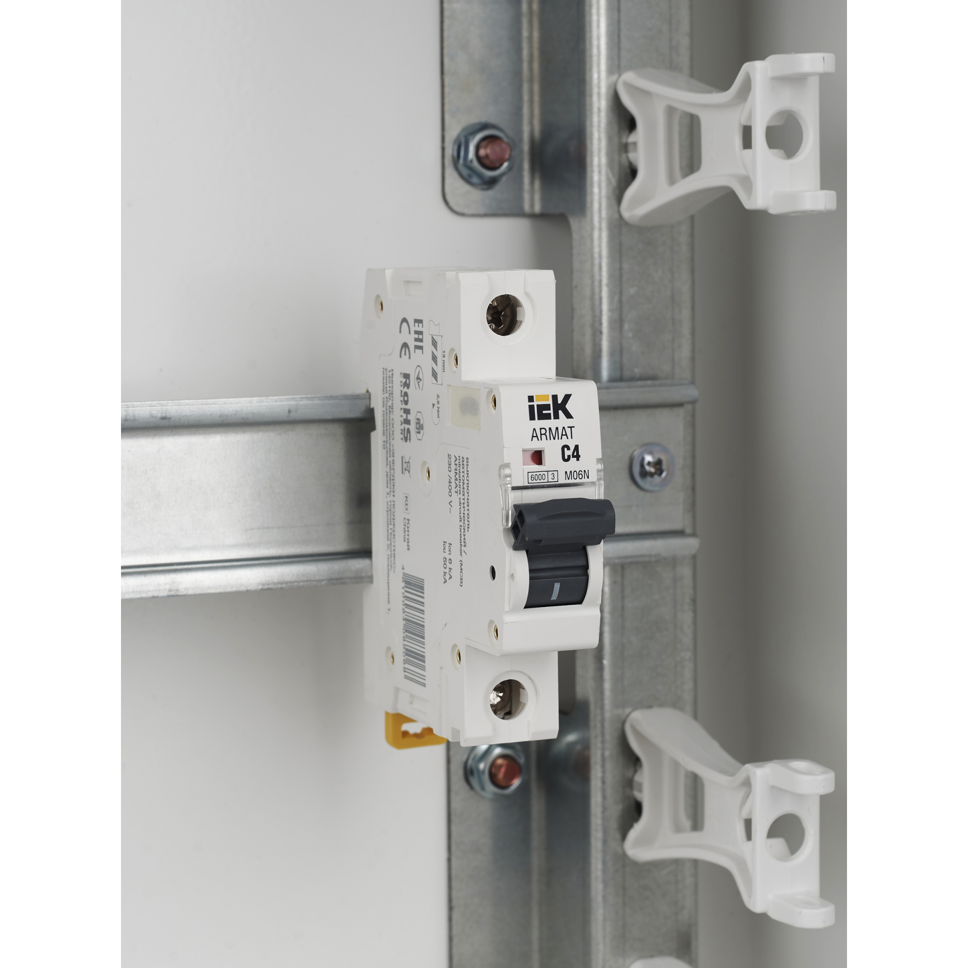ARMAT Автоматический выключатель M06N 1P C 4А IEK