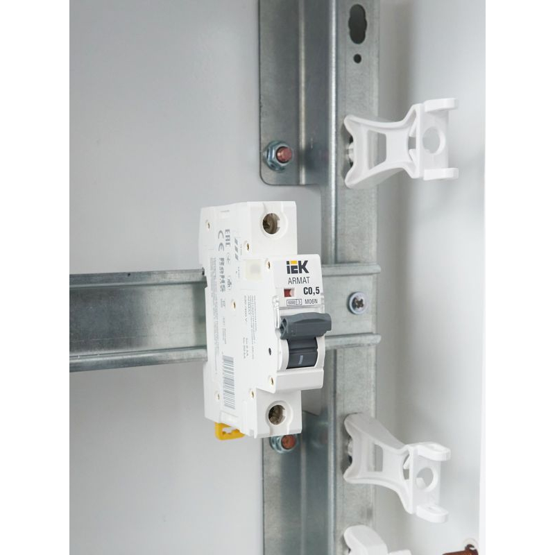 ARMAT Автоматический выключатель M06N 1P C 0,5А IEK