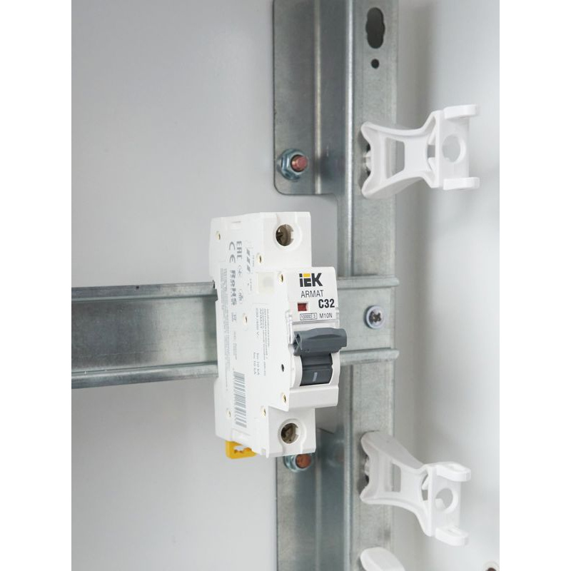 ARMAT Автоматический выключатель M10N 1P C 32А IEK