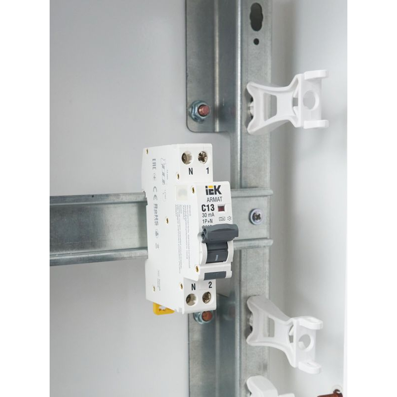 ARMAT Автоматический выключатель дифференциального тока B06S 1P+NP C13 30мА тип A (18мм) IEK