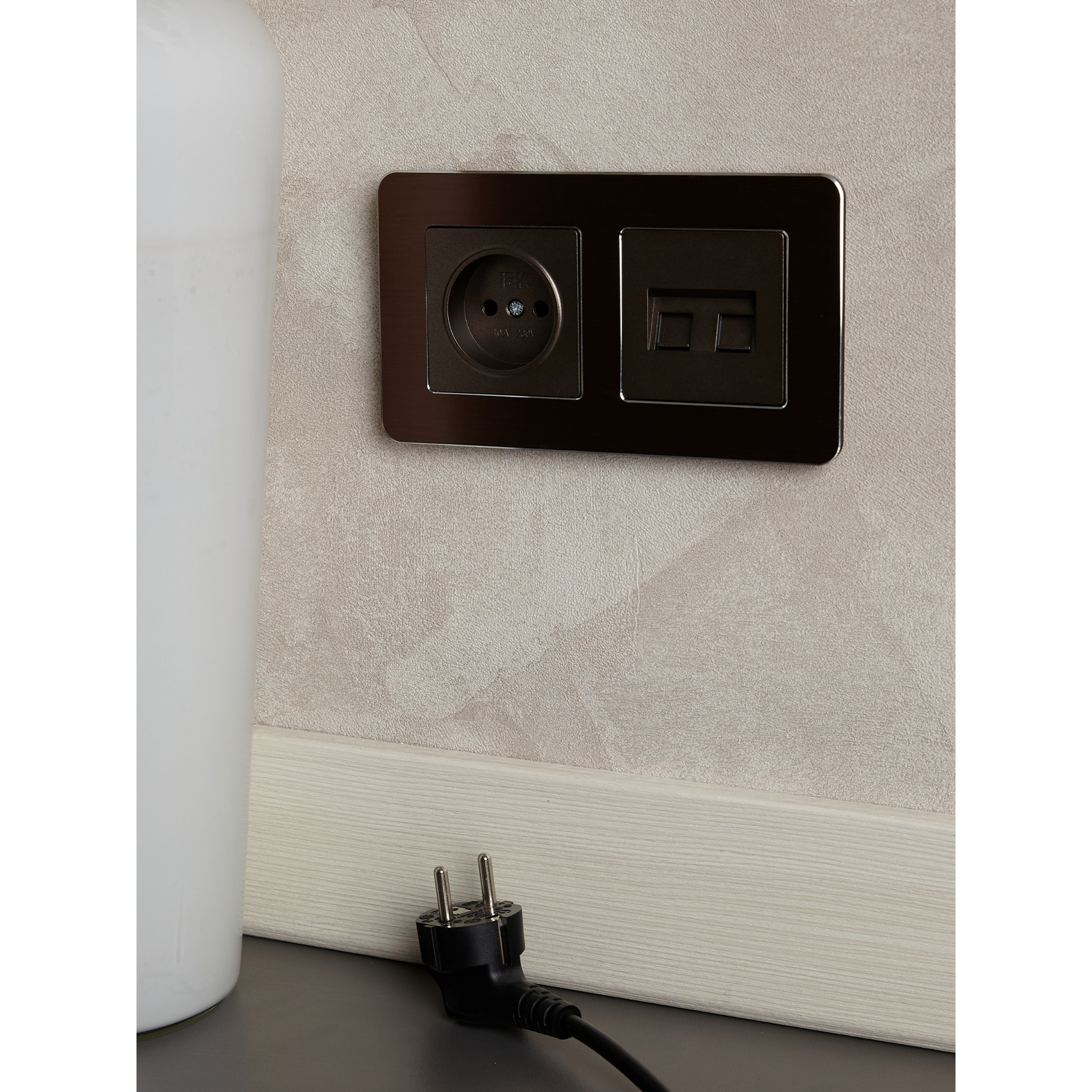 BRITE Розетка компьютерная двойная RJ45 кат.6 РК11-2-БрТБ темная бронза IEK