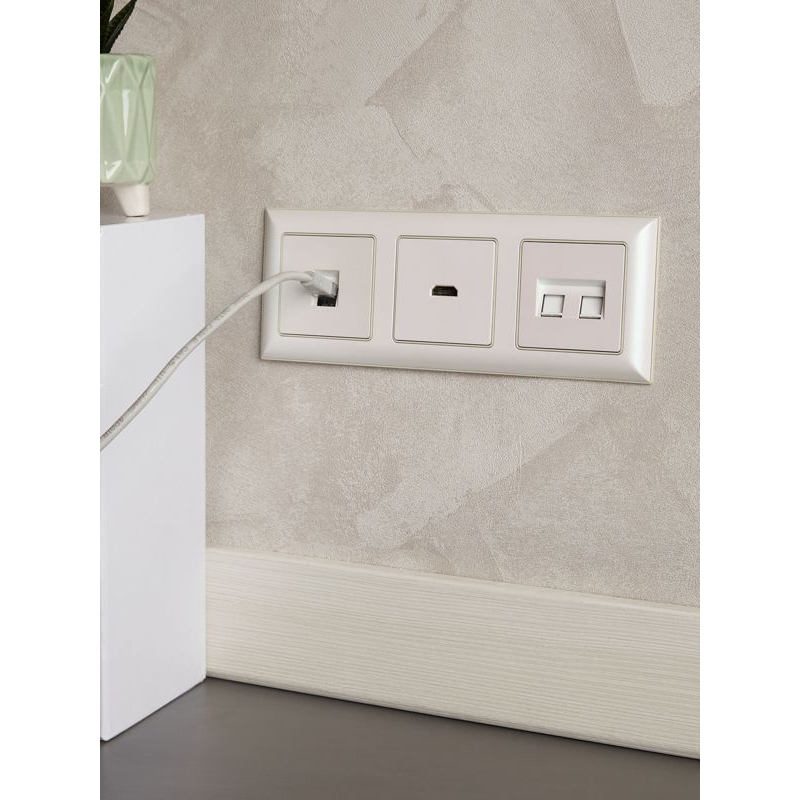 BRITE Рамка 3-местная РУ-3-Бр бежевый/жемчужный IEK