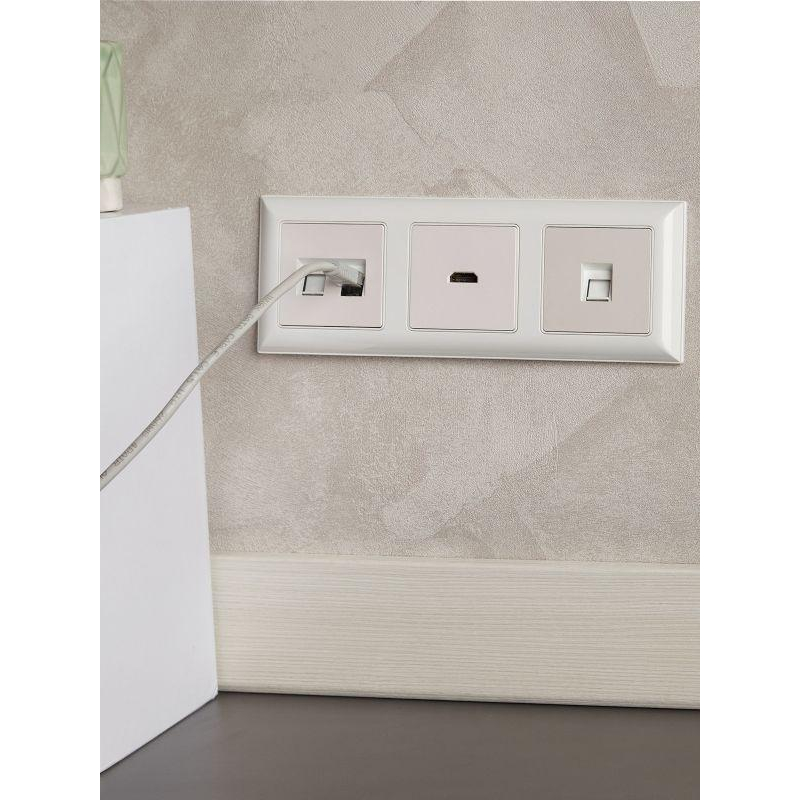 BRITE Рамка 3-местная РУ-3-Бр белый/белый IEK