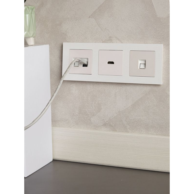 BRITE Рамка 3-местная РУ-3-Бр белый рифленый IEK