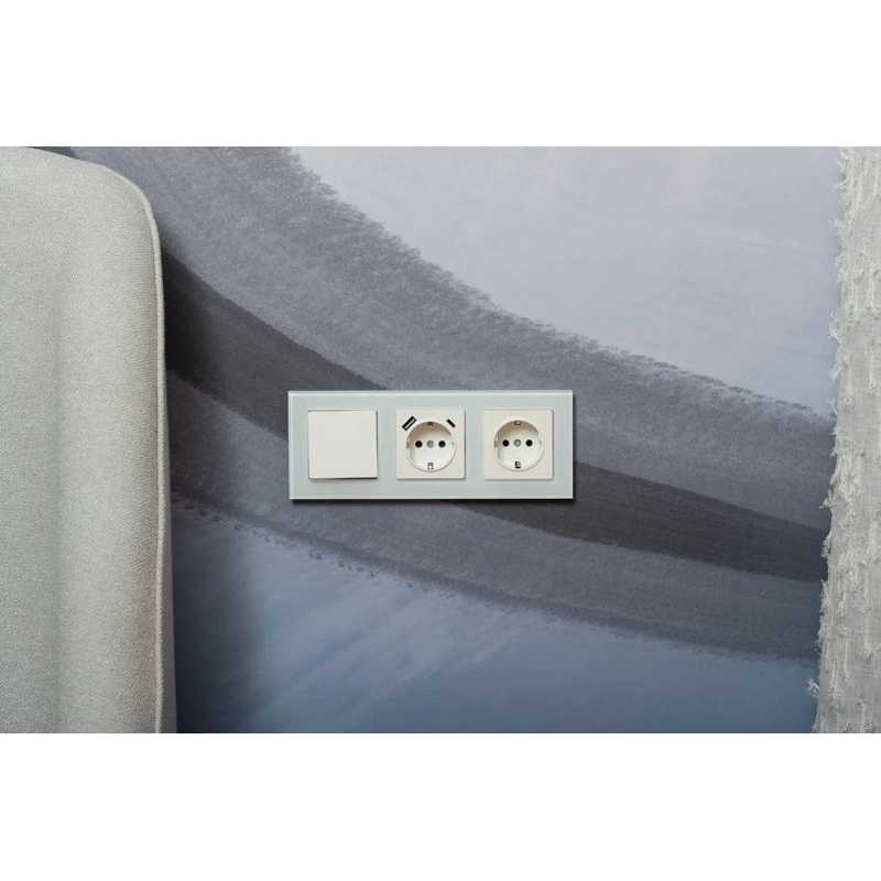 BRITE Рамка 3-местная РУ-3-2-Бр стекло белый матовый IEK