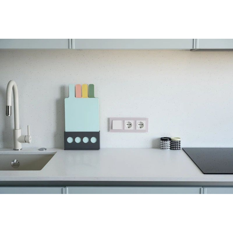 BRITE Рамка 3-местная РУ-3-2-Бр стекло розовый матовый IEK