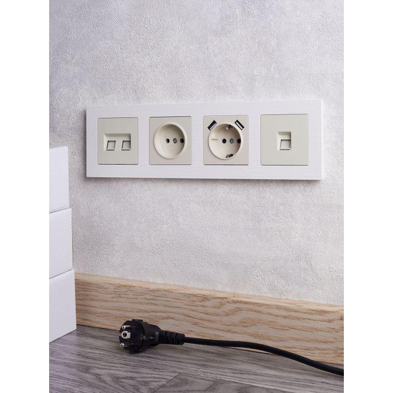 BRITE Рамка 4-местная РУ-4-Бр белый рифленый IEK