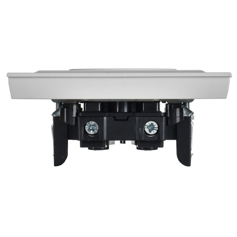 BRITE Розетка 1-местная без заземления без защитных шторок 10А в сборе РСР10-1-0-БрАБ арктический белый IEK