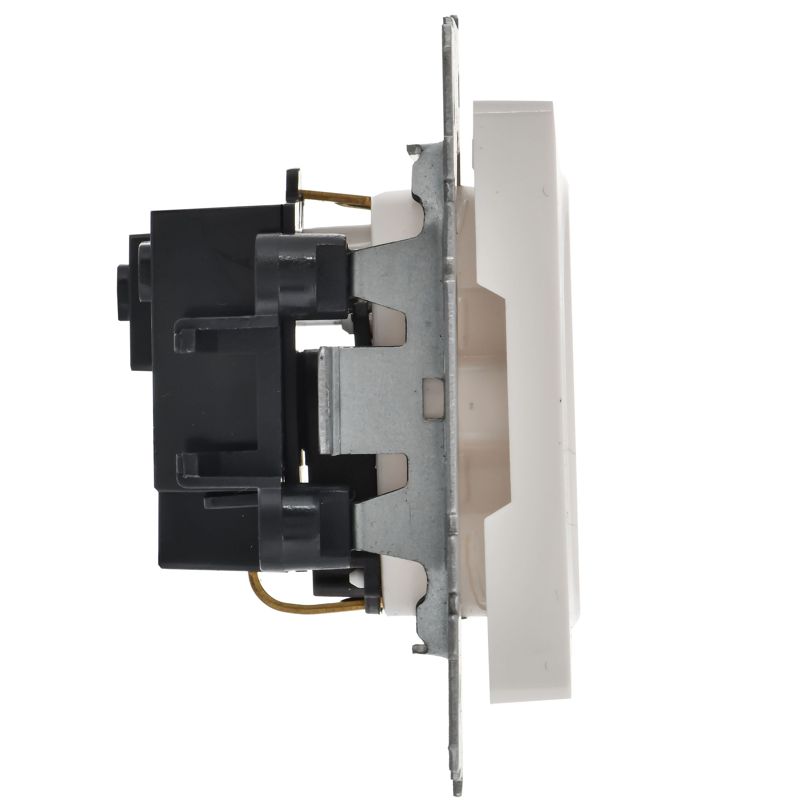 BRITE Розетка 1-местная с заземлением с защитными шторками 16А РС14-1-0-БрБ белый