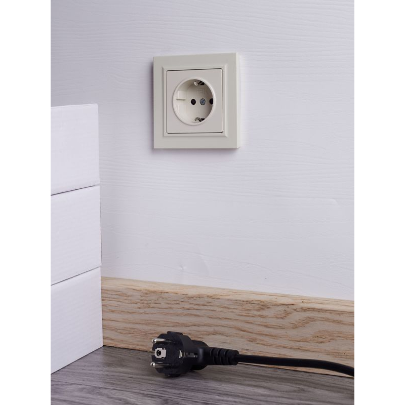 BRITE Розетка 1-местная с заземлением с защитными шторками 16А в сборе РСР14-1-0-БрКр бежевый IEK