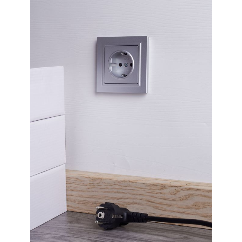 BRITE Розетка 1-местная с заземлением с защитными шторками 16А в сборе РСР14-1-0-БрА алюминий IEK