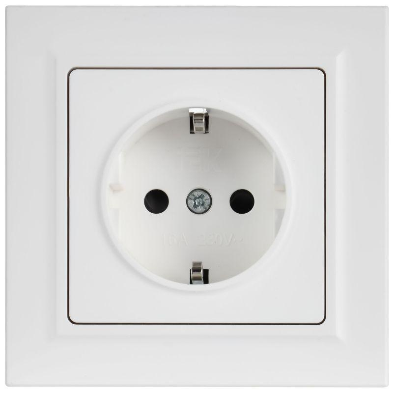 BRITE Розетка 1-местная с заземлением с защитными шторками 16А в сборе РСР14-1-0-БрАБ арктический белый IEK