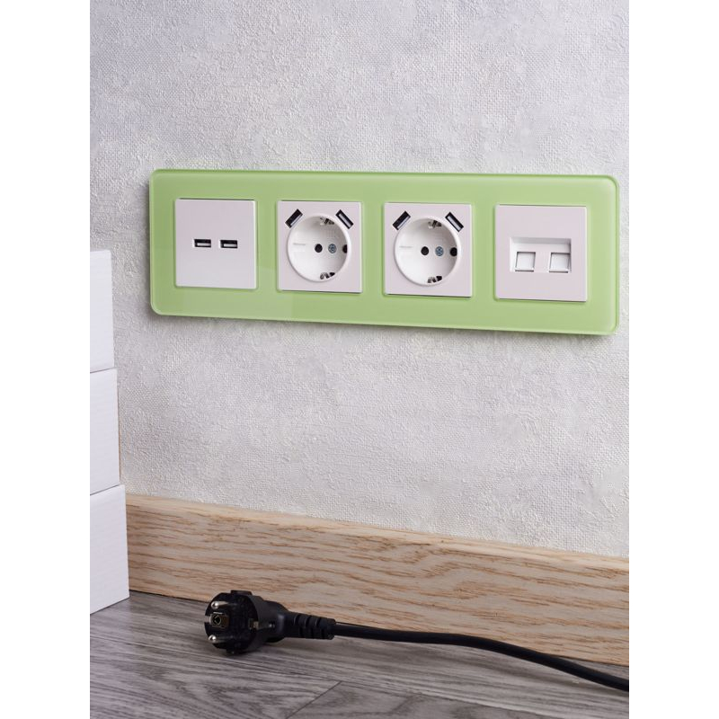 BRITE Розетка 1-местная с заземлением с защитными шторками 16А с USB A+A 5В 2,1А РЮш10-1-БрЖ жемчуг IEK