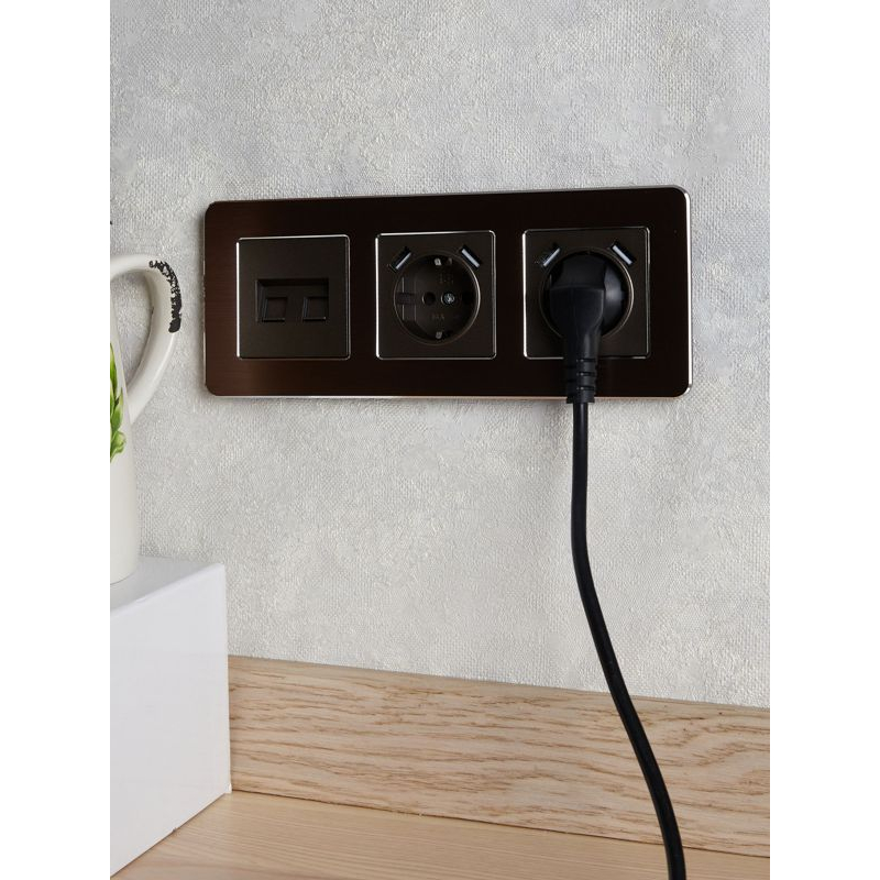 BRITE Розетка 1-местная с заземлением с защитными шторками 16А с USB A+A 5В 2,1А РЮш10-1-БрТБ темная бронза IEK