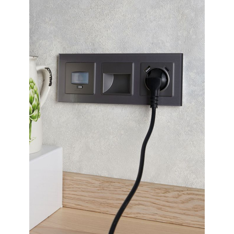 BRITE Розетка 1-местная с заземлением с защитными шторками 16А с USB A+C 18Вт РЮш11-1-БрС сталь IEK