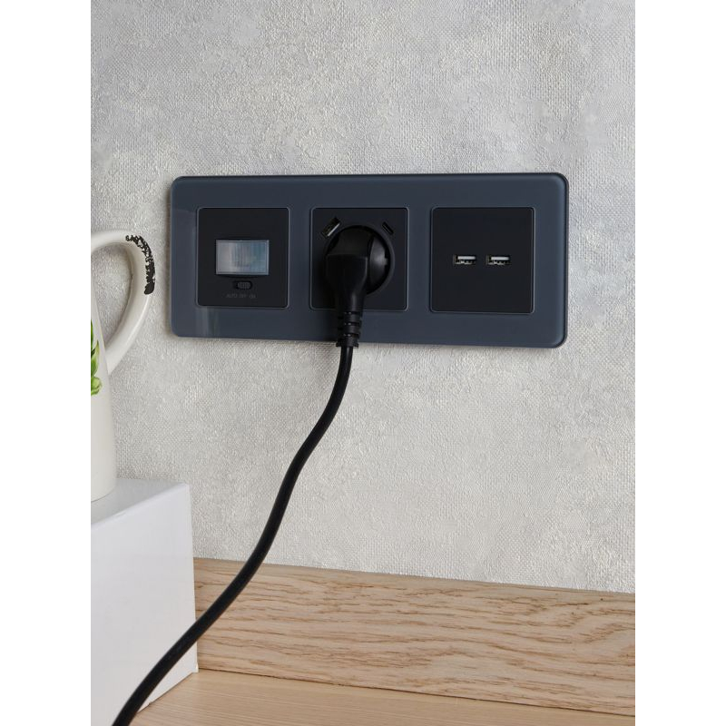 BRITE Розетка 1-местная с заземлением с защитными шторками 16А с USB A+C 18Вт РЮш11-1-БрГ графит IEK