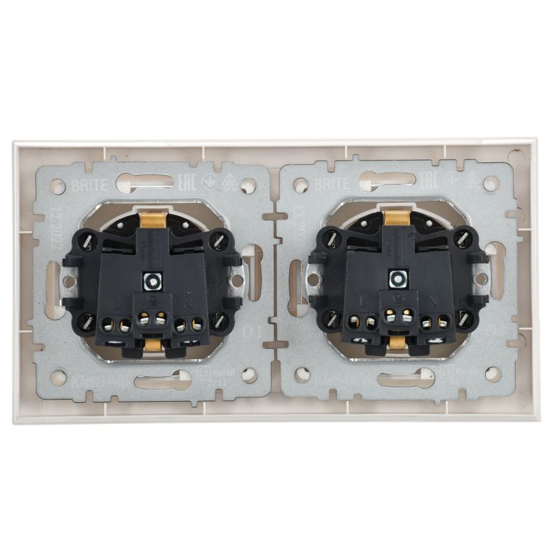 BRITE Комплект 1-местная с заземлением с защитными шторками и крышкой 16А IP44 2 штуки в сборе с двойной рамкой РСбш10-3-44-БрБ белый