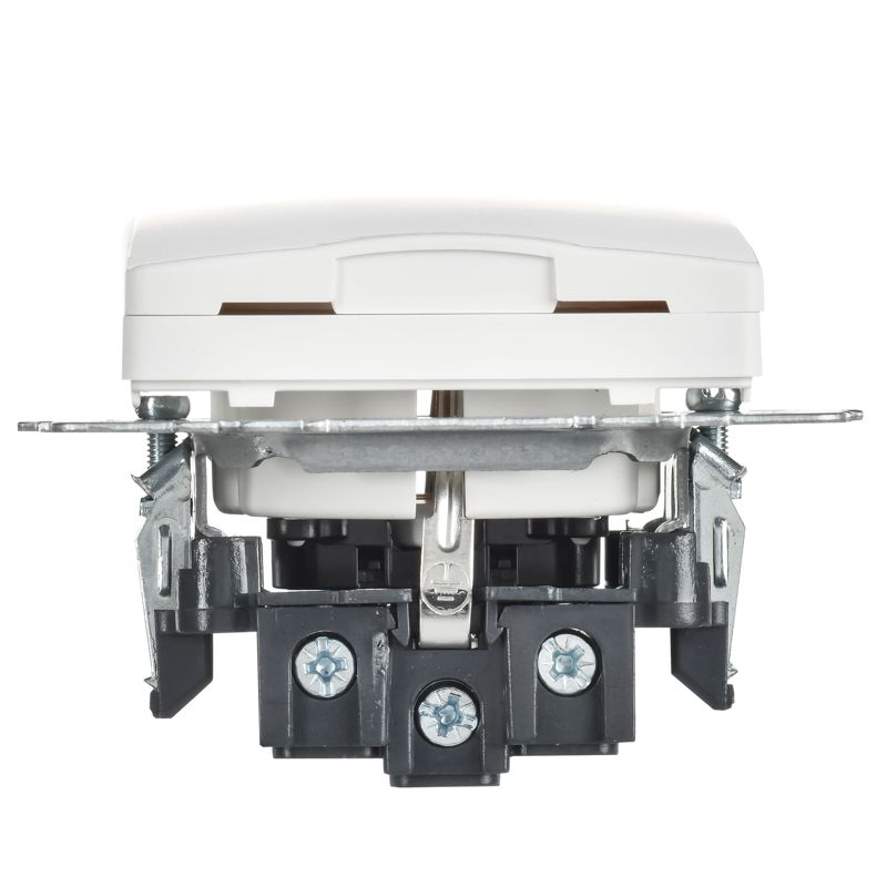 BRITE Розетка 1-местная с заземлением с защитными шторками и крышкой 16А IP20 РСбш10-3-БрАБ арктический белый IEK