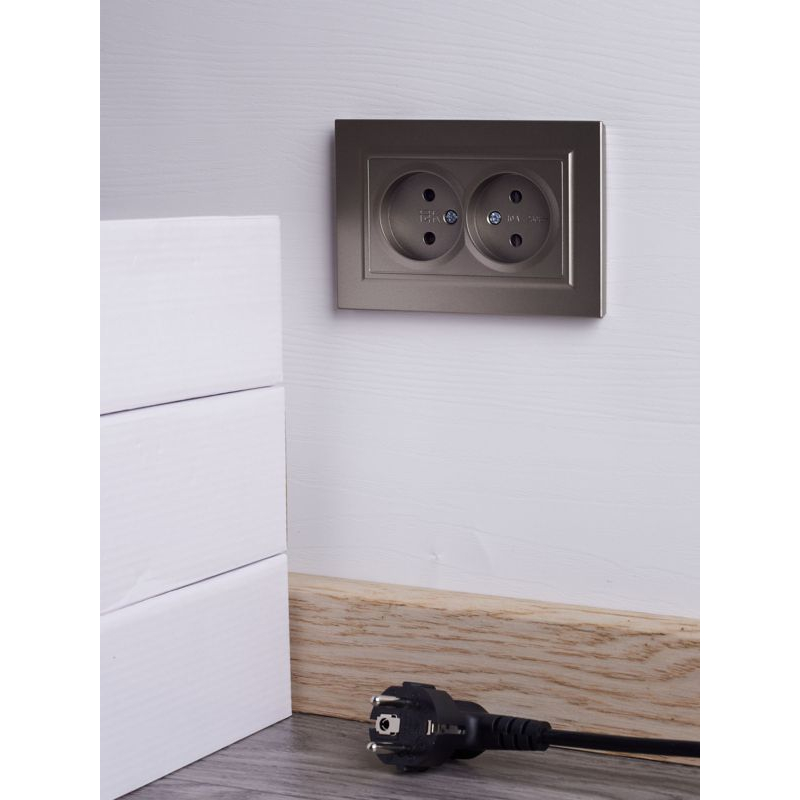 BRITE Розетка 2-местная без заземления с защитными шторками 10А в сборе РСш12-2-БрШ шампань IEK