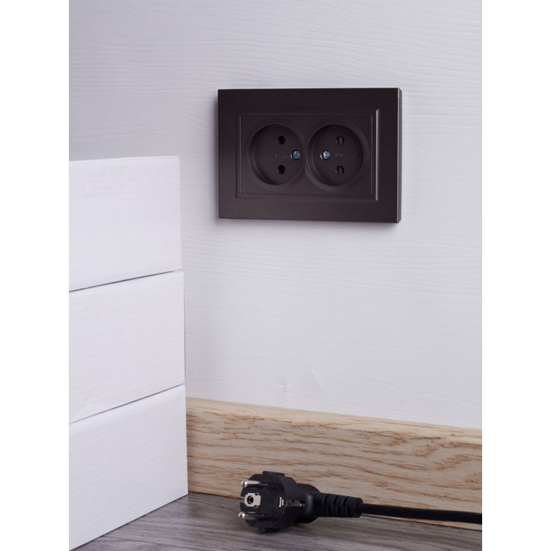 BRITE Розетка 2-местная без заземления с защитными шторками 10А в сборе РСш12-2-БрТБ темная бронза IEK