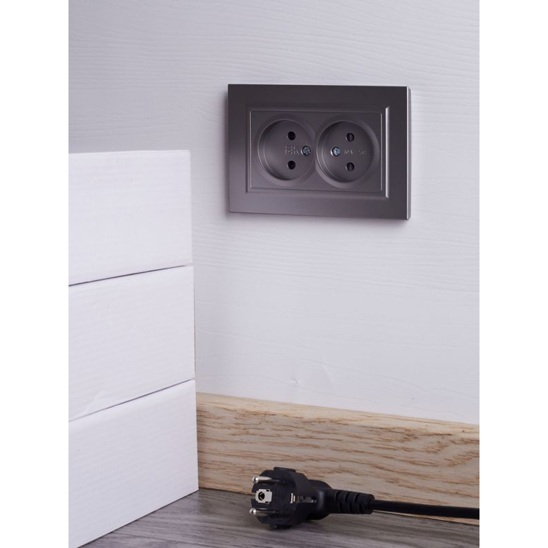 BRITE Розетка 2-местная без заземления с защитными шторками 10А в сборе РСш12-2-БрС сталь IEK