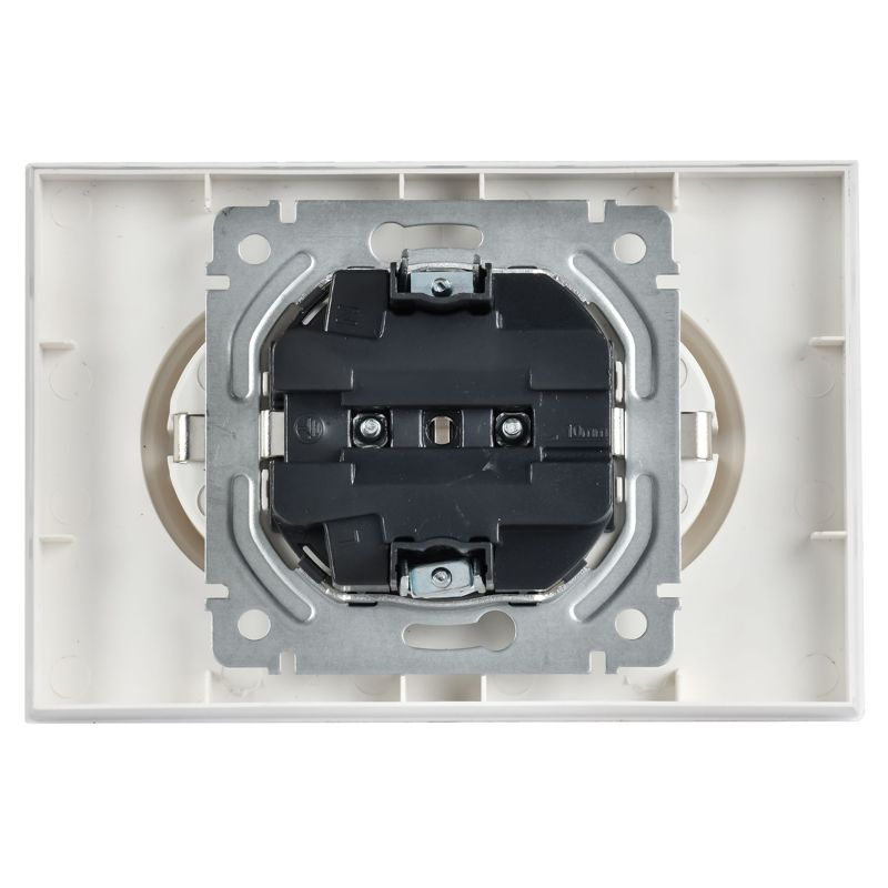 BRITE Розетка 2-местная с заземлением с защитными шторками 16А в сборе РСш12-3-БрАБ арктический белый IEK