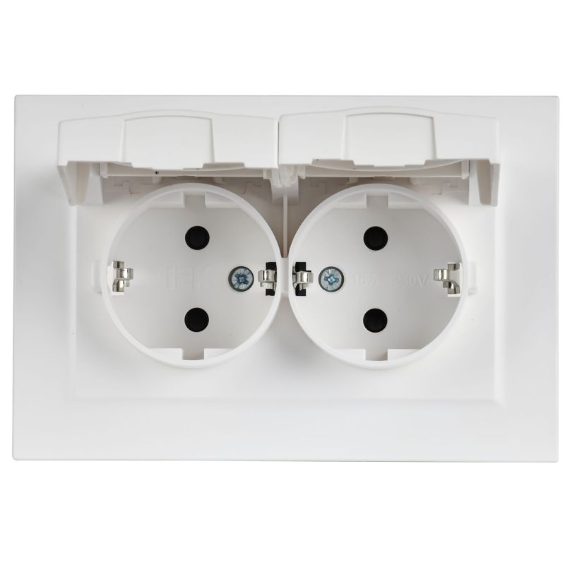 BRITE Розетка 2-местная с заземлением с защитными шторками и крышкой 16А в сборе IP44 РСбш12-3-44-БрАБ арктический белый IEK