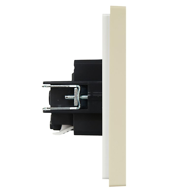 FORTE&PIANO Розетка 1-местная с заземлением с защитными шторками безвинтовое крепление 16А FP413 ваниль IEK