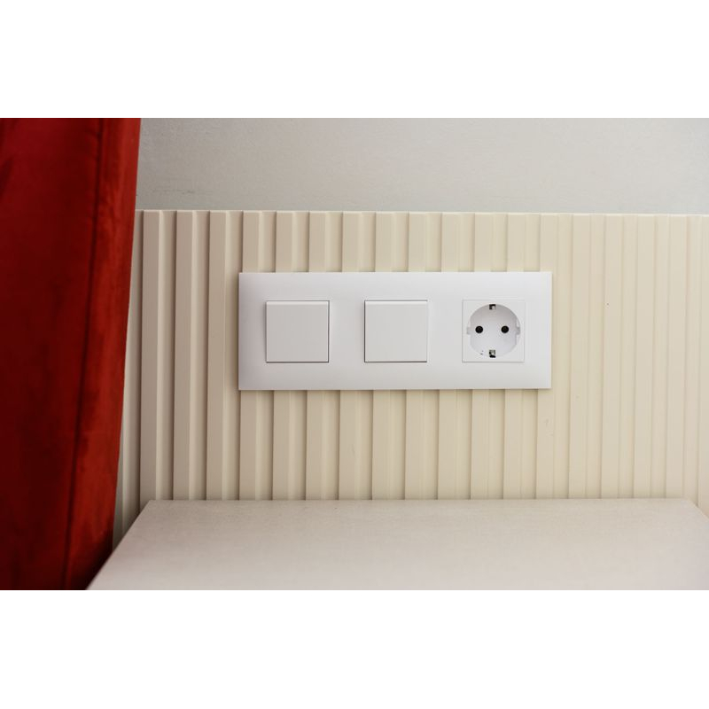 SKANDY Рамка 3-местная SK-F03W арктический белый IEK