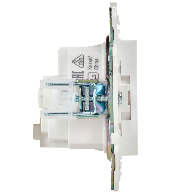 SKANDY Розетка с заземлением с защитными шторками 16А безвинтовое крепление SK-R06W арктический белый IEK