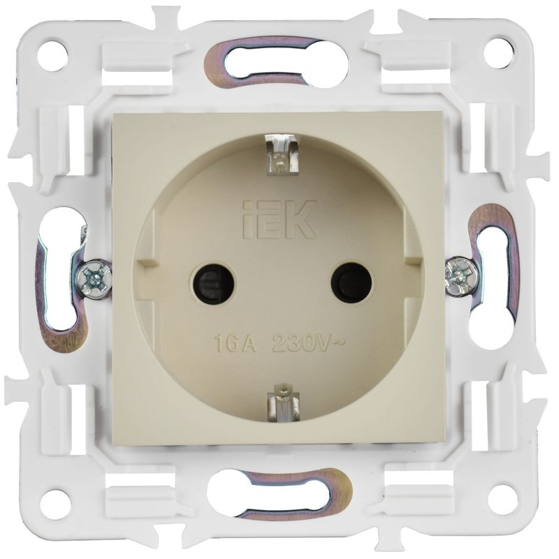 SKANDY Розетка с заземлением с защитными шторками 16А безвинтовое крепление SK-R06B бежевый IEK