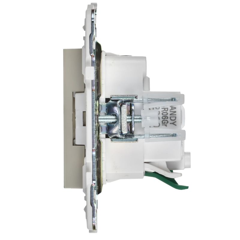 SKANDY Розетка с заземлением с защитными шторками 16А безвинтовое крепление SK-R06B бежевый IEK