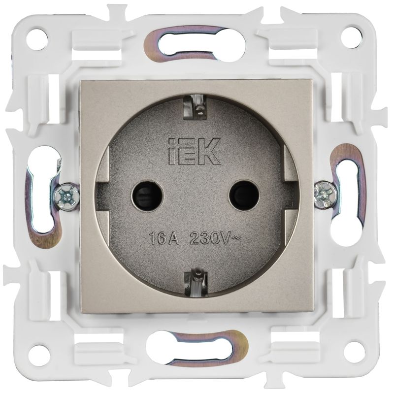 SKANDY Розетка с заземлением с защитными шторками 16А безвинтовое крепление SK-R06Sh шампань IEK