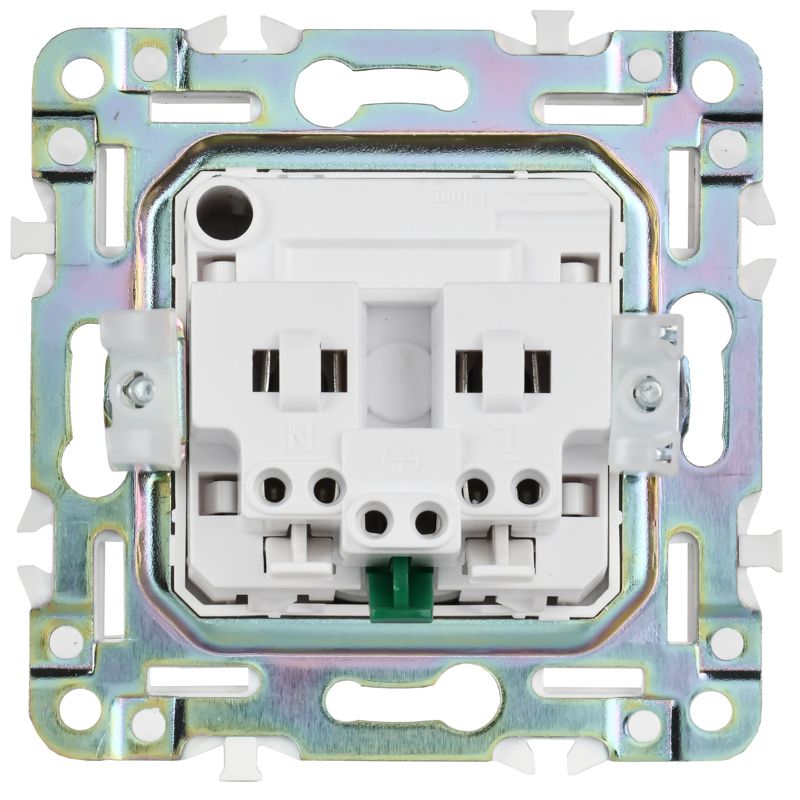 SKANDY Розетка с заземлением с защитными шторками 16А безвинтовое крепление SK-R06Sh шампань IEK