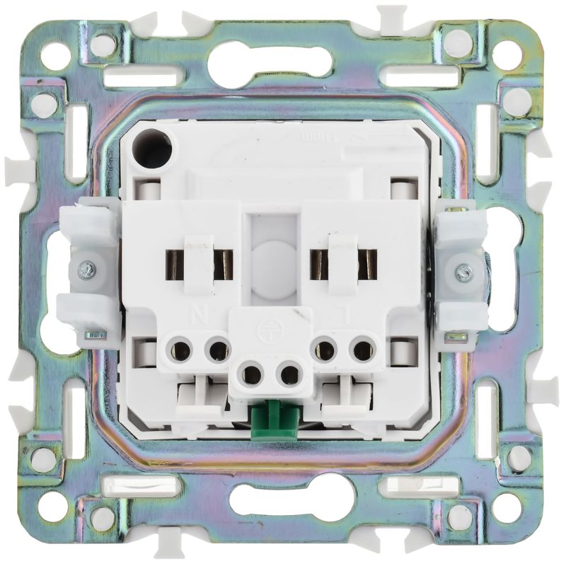 SKANDY Розетка с заземлением с защитными шторками 16А безвинтовое крепление SK-R06N металл никель IEK