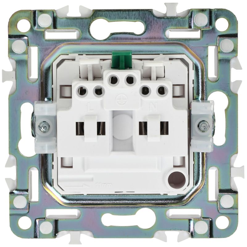 SKANDY Розетка с заземлением с защитными шторками 16А SK-R04W арктический белый IEK