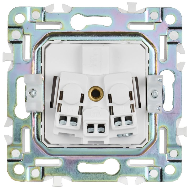 SKANDY Розетка с заземлением с защитными шторками 16А SK-R04Sa песочный IEK