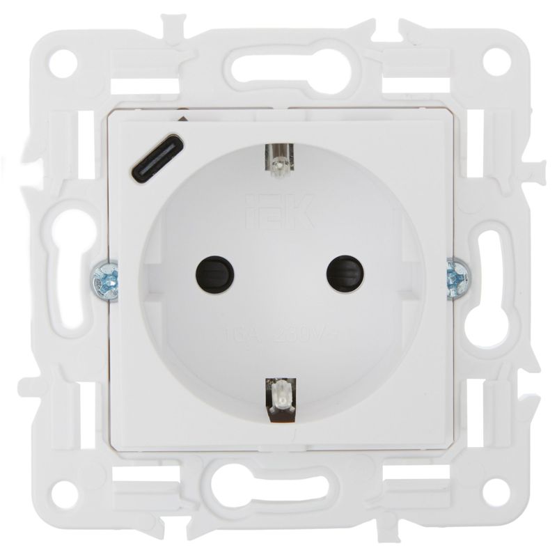 SKANDY Розетка с заземлением с защитными шторками 16А с USB C 18Вт SK-R17W арктический белый IEK