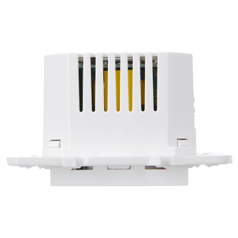 SKANDY Розетка с заземлением с защитными шторками 16А с USB C 18Вт SK-R17W арктический белый IEK