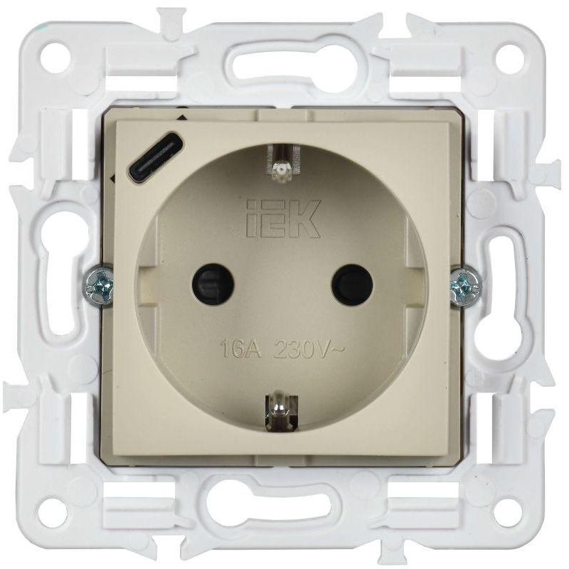 SKANDY Розетка с заземлением с защитными шторками 16А с USB C 18Вт SK-R17B бежевый IEK