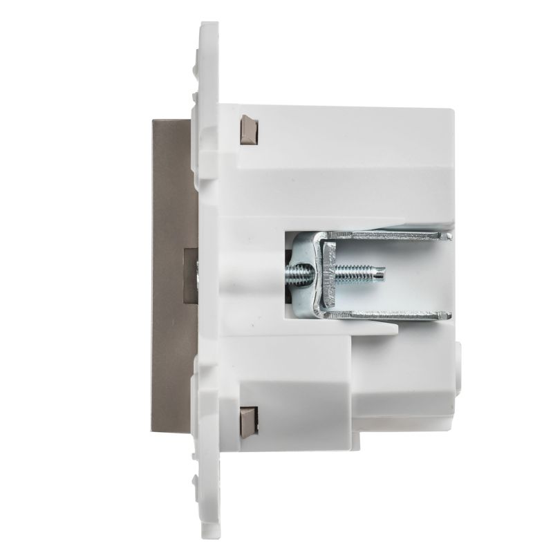 SKANDY Розетка с заземлением с защитными шторками 16А с USB C 18Вт SK-R17Sh шампань IEK