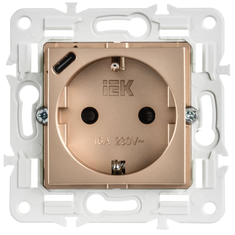 SKANDY Розетка с заземлением с защитными шторками 16А с USB C 18Вт SK-R17Sa песочный IEK