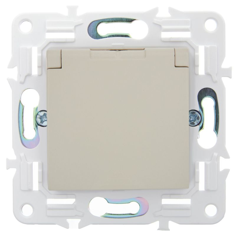 SKANDY Розетка 1-местная с заземлением с защитными шторками и крышкой 16А IP44 SK-R11B бежевый IEK