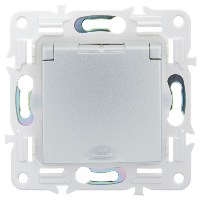 SKANDY Розетка 1-местная с заземлением с защитными шторками и крышкой 16А IP44 SK-R11S серебряный IEK